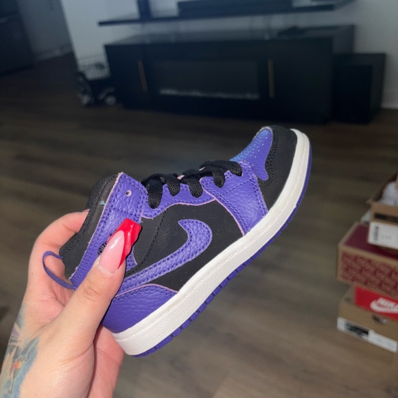 Nike Kids Sneakers - Black and Purple - Picture 3 of 3